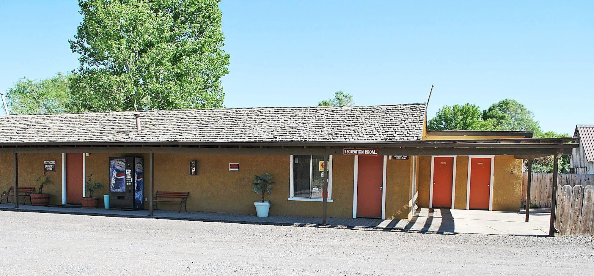 Oregon Motel 8&RV Park Klamath Falls Exterior foto