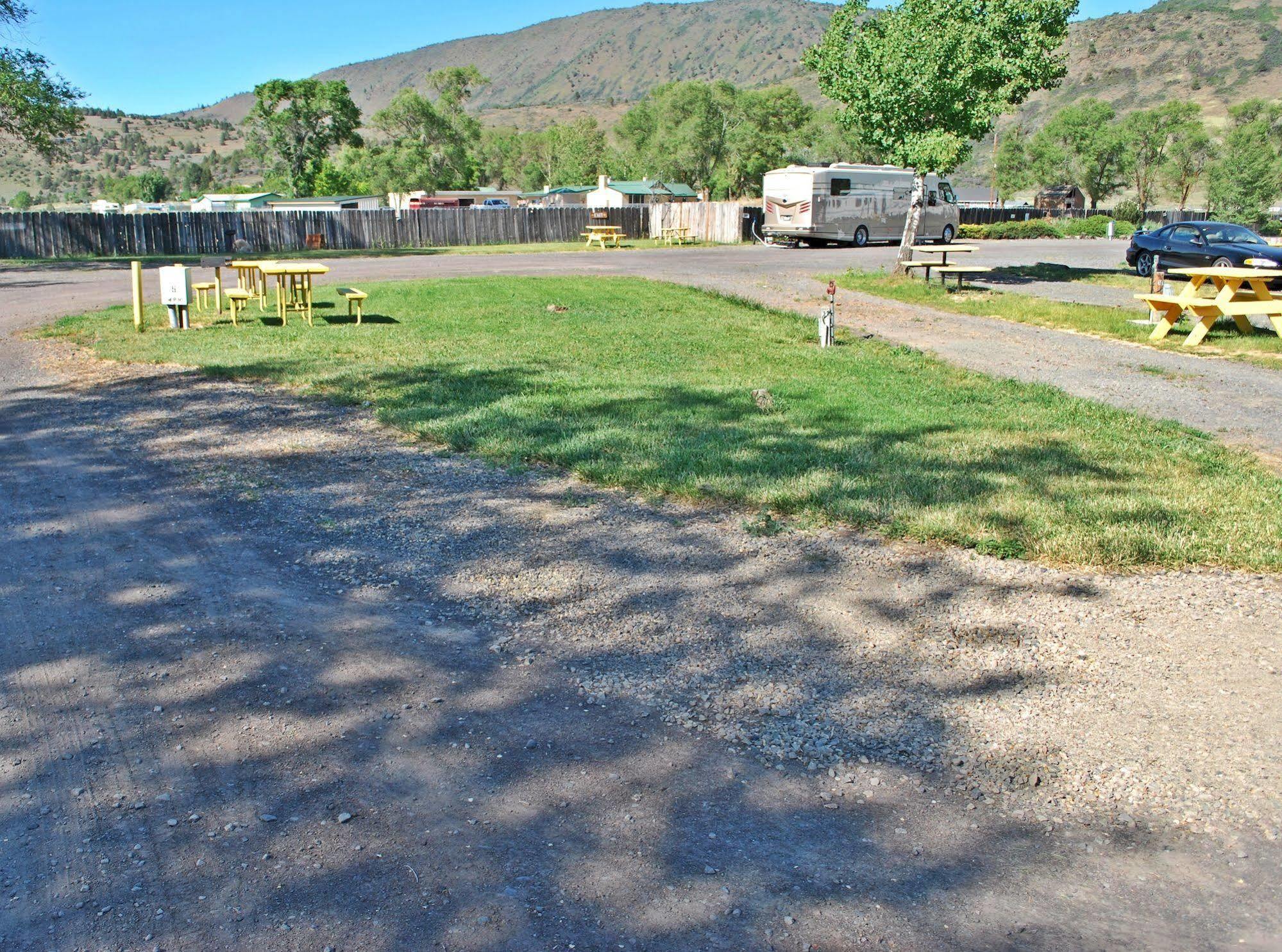 Oregon Motel 8&RV Park Klamath Falls Exterior foto