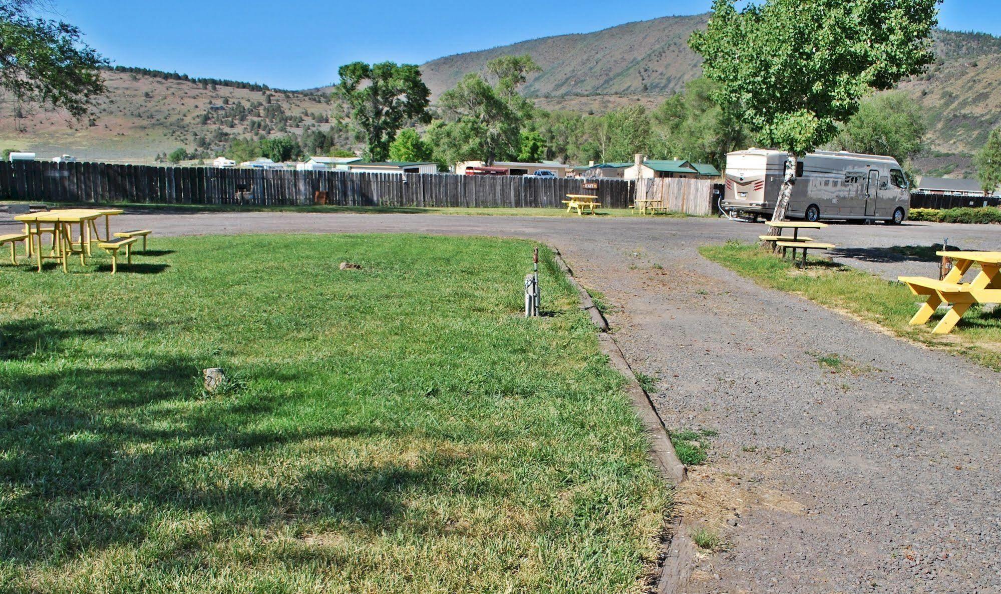 Oregon Motel 8&RV Park Klamath Falls Exterior foto